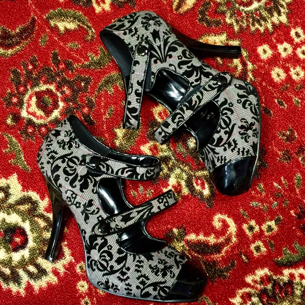 Pin Up Couture Heels